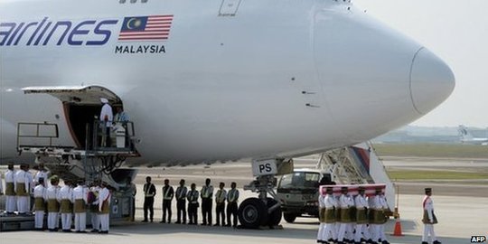 Jenazah penumpang MH17 tiba di Malaysia