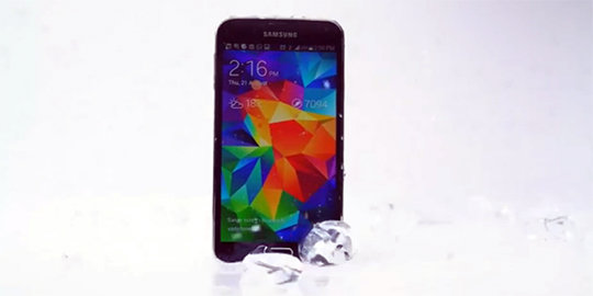 Samsung Galaxy S5 juga ikut meramaikan aksi Ice Bucket Challenge