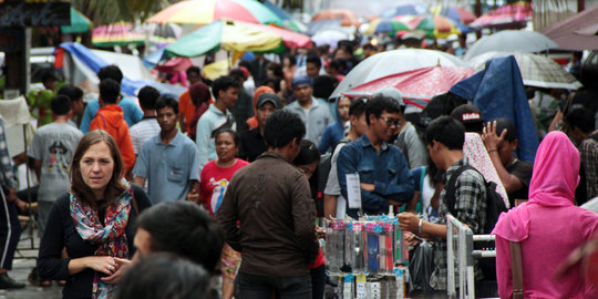 Jam jualan dibatasi, omzet PKL Kota Tua anjlok