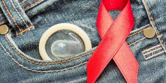 Kampanye bahaya HIV/AIDS, 750 kondom dibagikan gratis di Badung