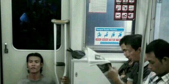 duduk di lantai krl rev1
