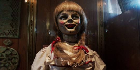 Seram, berani nonton trailer film boneka hantu ANNABELLE?