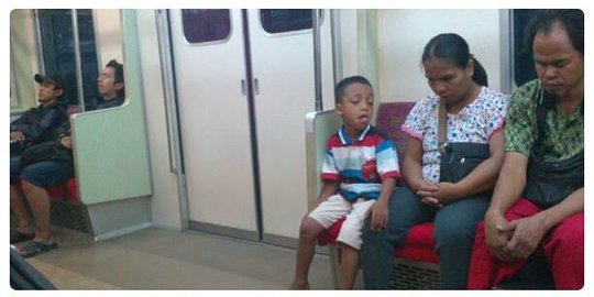 Penumpang KRL yang tak beri duduk tunanetra sakit mental