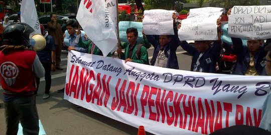 Dilantik, 106 anggota DPRD DKI dihadiahi jamu kuat