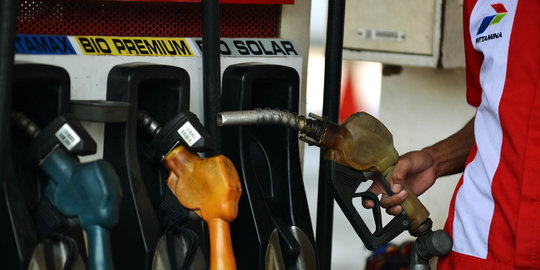5 Alibi Pertamina dan BPH Migas saat warga sulit beli BBM