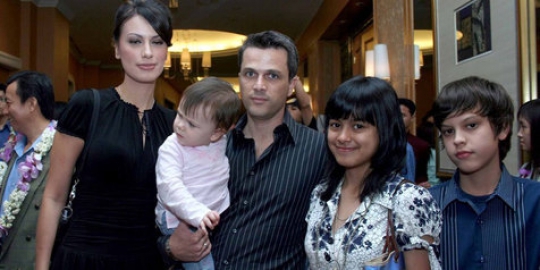 Sophia Mueller - Michael Villareal bicara hak asuh anak | merdeka.com