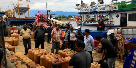 Nasib ratusan nelayan Aceh tak bisa melaut akibat solar langka