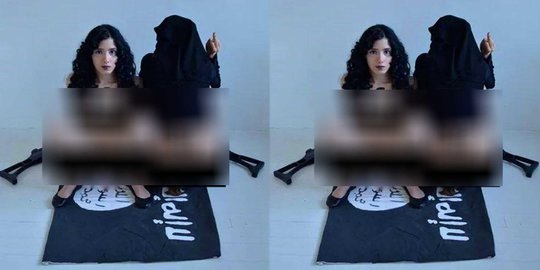 Pegiat wanita bugil dan buang air besar di atas bendera ISIS