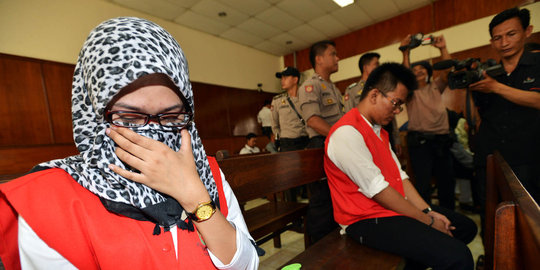 ade sara buka baju rev2