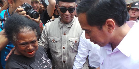 'Jokowi harus mendekatkan diri dengan rakyat Papua'