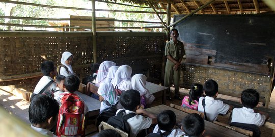 didirikan oleh masyarakat di kampung cadas rev1
