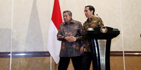 'Tak punya pengalaman oposisi, Demokrat harusnya gabung Jokowi'