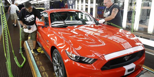 Mengintip produksi muscle car Ford Mustang 2015 bertenaga 435 HP