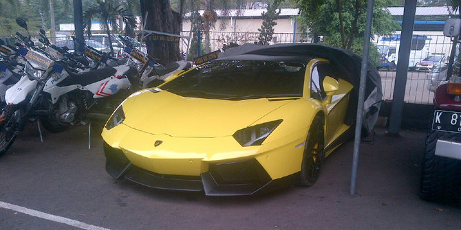 Ini penampakan Lamborghini  kuning  yang ditilang di SCBD 