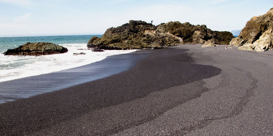 Shelter Cove, pantai cantik berpasir abu-abu di California