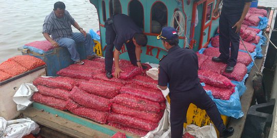 Penyelundupan bawang merah dan tekstil dari Malaysia digagalkan