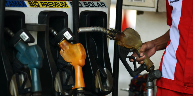 4 Tawaran skema kenaikan harga BBM buat Jokowi  merdeka.com