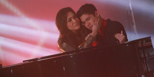 Nyanyi \'Bunda\', Al Ghazali nangis di pelukan Maia Estianty