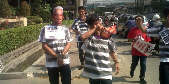 Demo di Rumah Transisi, 'relawan' desak Jokowi tangkap Hatta
