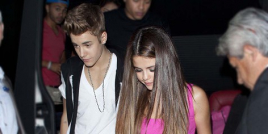 Bahagianya balikan, Justin Bieber gandeng mesra Selena Gomez