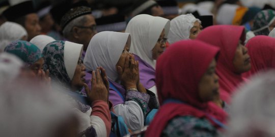 Calon haji embarkasi Solo terima uang saku 1.500 riyal