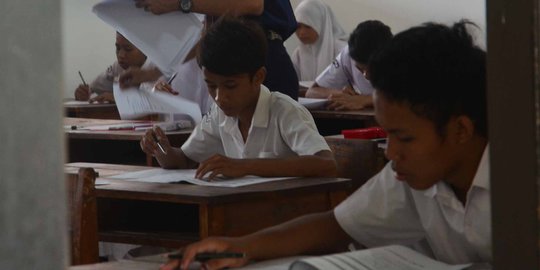 Belum dialiri listrik, 5 SMP di Pekanbaru masih numpang