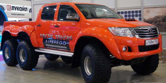 Kokoh hantam segala medan, Toyota Hilux 6x6!  merdeka.com