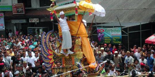 Kurangi beban petani, Pemkab Tabanan gelar ngaben massal