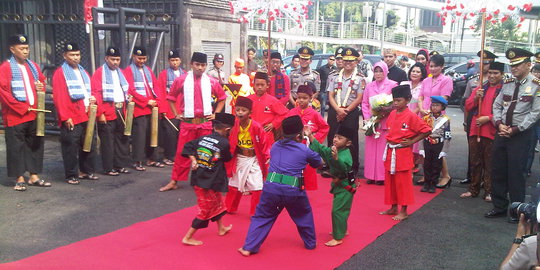 Sertijab, Kapolda Metro disambut pantun layak pengantin Betawi