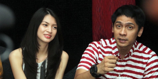 [FOTO] Akad nikah, Donita dapat surat cinta romantis 
