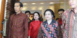 Jokowi usai hadiri Silaturahmi Fraksi PDIP di Hotel Dharmawangsa