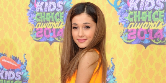 Video persembahan Ariana Grande untuk kakeknya, siapin tisu!