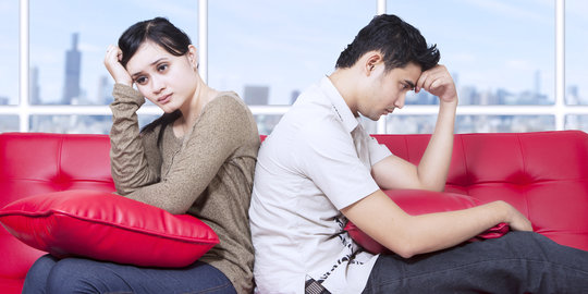 4 Tanda pria tak bahagia dalam hubungan asmara