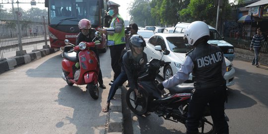 Polisi kembali tilang para penerobos jalur Transjakarta