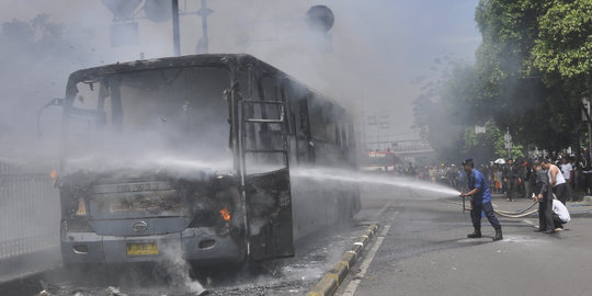 Transjakarta terbakar, polisi periksa rekanan yang ubah spek
