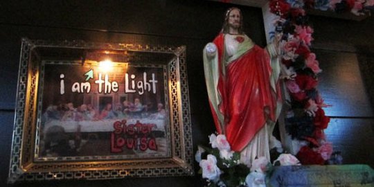 Dibuat mirip gereja, bar ini picu kontroversi!