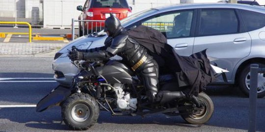 Mirip Batman, superhero ini jadi ikon kota Chiba, Jepang
