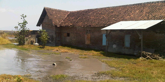 Tanggul jebol, lumpur Lapindo kembali rendam rumah warga