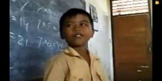 Video lucu anak SD pede nyanyi Garuda Pancasila meski disoraki