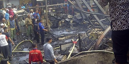 24 kios pasar sederhana Bandung ludes terbakar