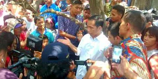 Jokowi : Dulu saya mandi di sungai, karena gak punya kamar mandi