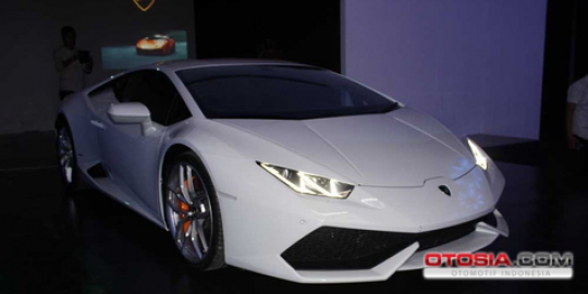 Bodi Lamborghini Huracan pakai karbon, jadi lebih ringan