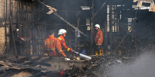 Korban kebakaran di Cililitan tidur di sekolah & masjid