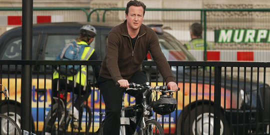 Tak disangka, 4 perdana menteri ini ngantor naik sepeda