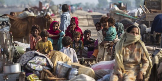 Kisah korban banjir Pakistan hidup terlantar di pinggir jalan