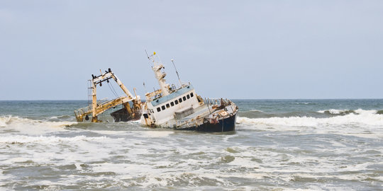 Kapal tenggelam di perairan Maluku Utara, 14 tewas & 12 hilang