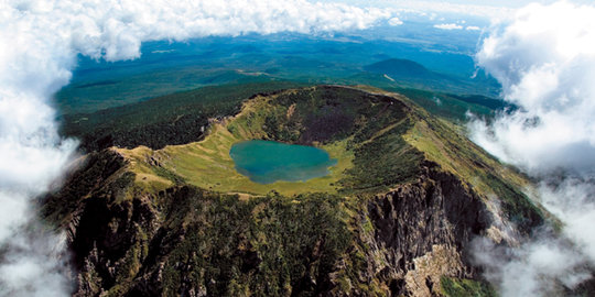 Hallasan, Gunung Keramat di Jeju yang Dipengaruhi Tiga Iklim Sekaligus
