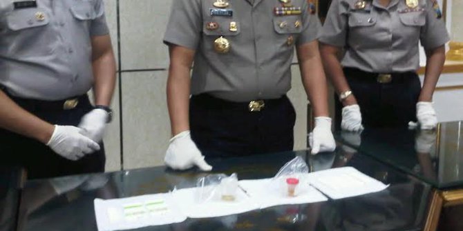 Tes urine mendadak, Polisi dapat 2 bintara positif narkoba | merdeka.com