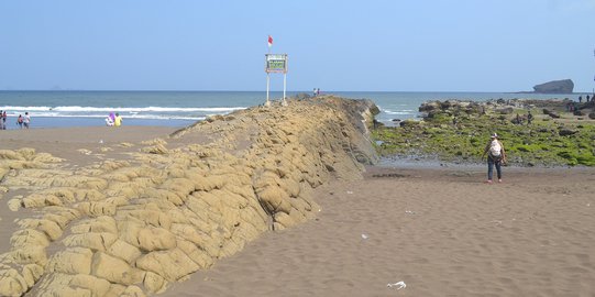 tiket masuk watu rumpuk Rute menuju Pantai Watu Ulo dari Bandara Juanda merdeka com