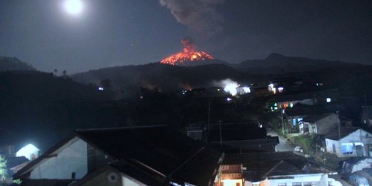 Gunung Slamet kembali meletus, Purwokerto hujan pasir